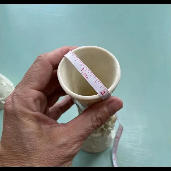 Vintage K’s Collection ornate cream ceramic vases. Set of 2. floral design. - Picture 8 of 9